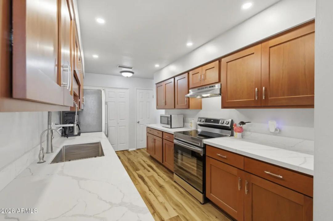 Real Estate Picture 11
