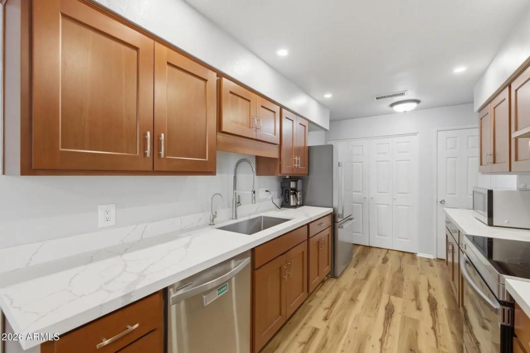 Real Estate Picture 12