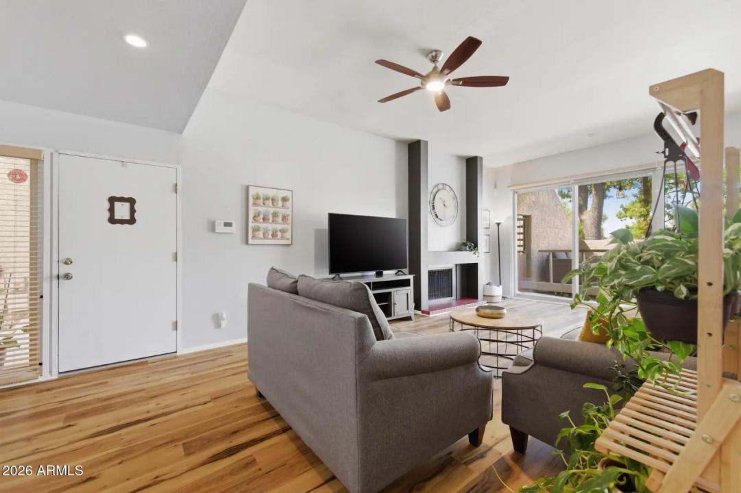 Real Estate Picture 14
