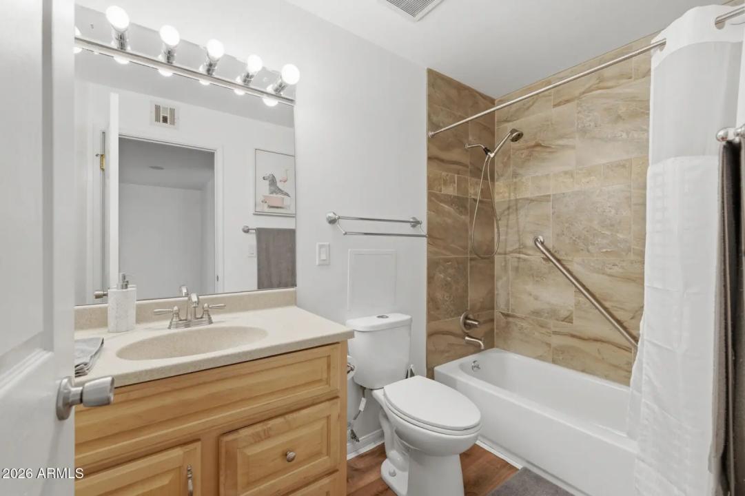Real Estate Picture 25