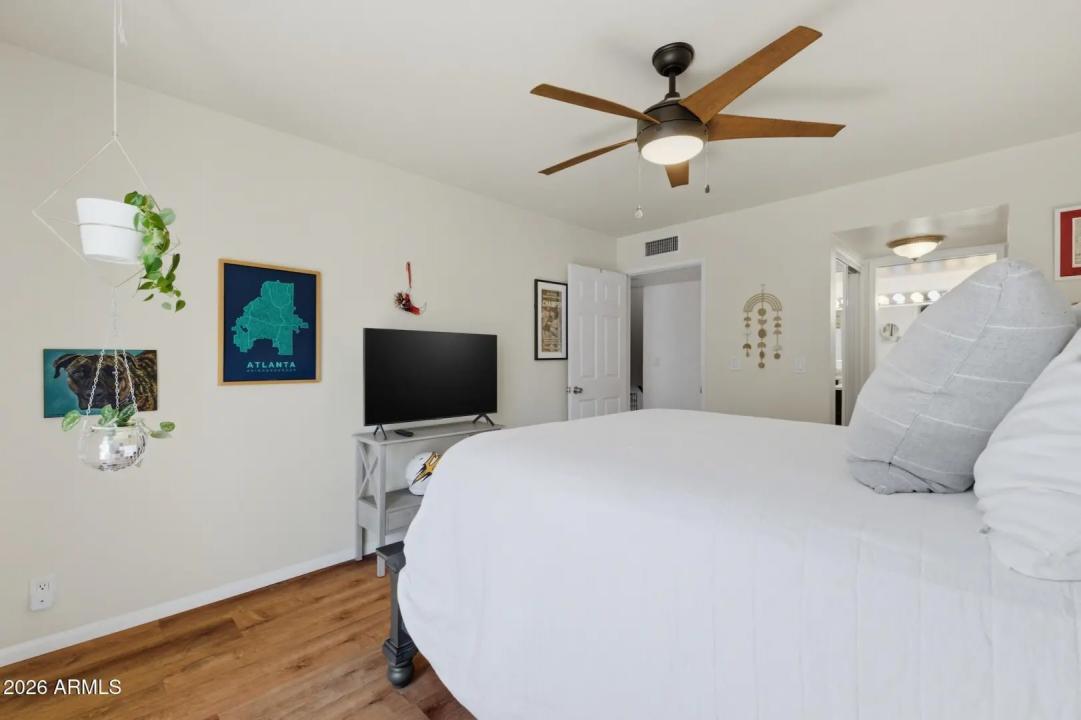 Real Estate Picture 18