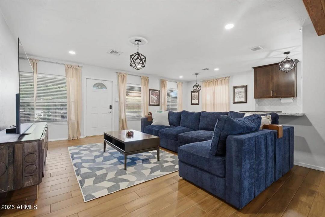 Real Estate Picture 8
