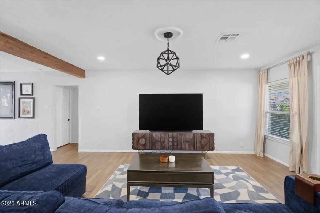 Real Estate Picture 9