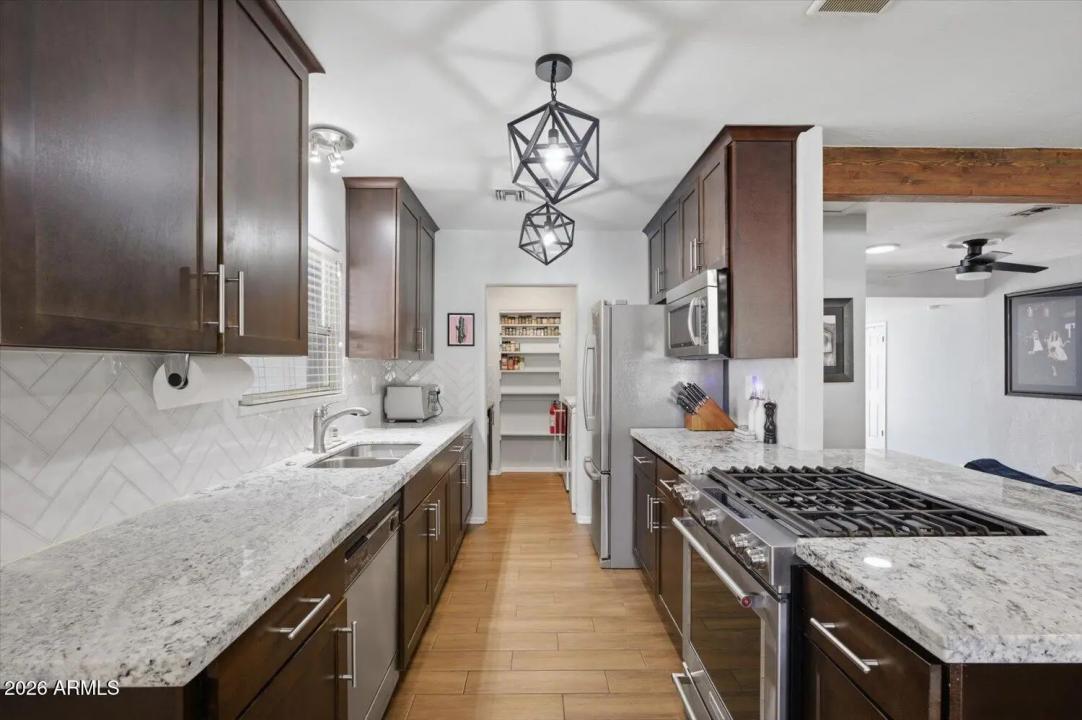 Real Estate Picture 10
