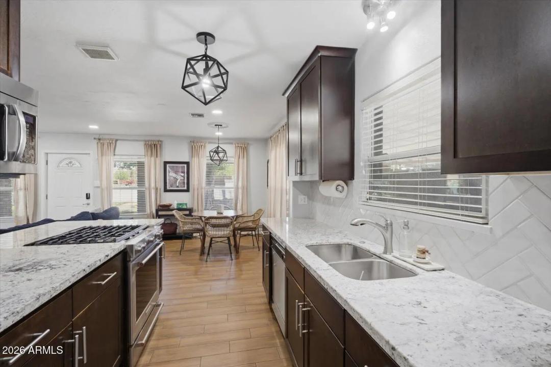 Real Estate Picture 11
