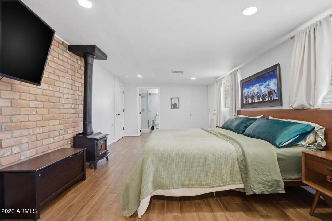 Real Estate Picture 15