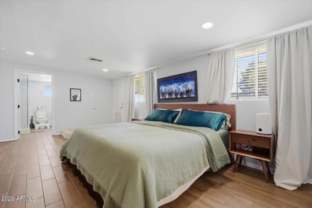 Real Estate Picture 16