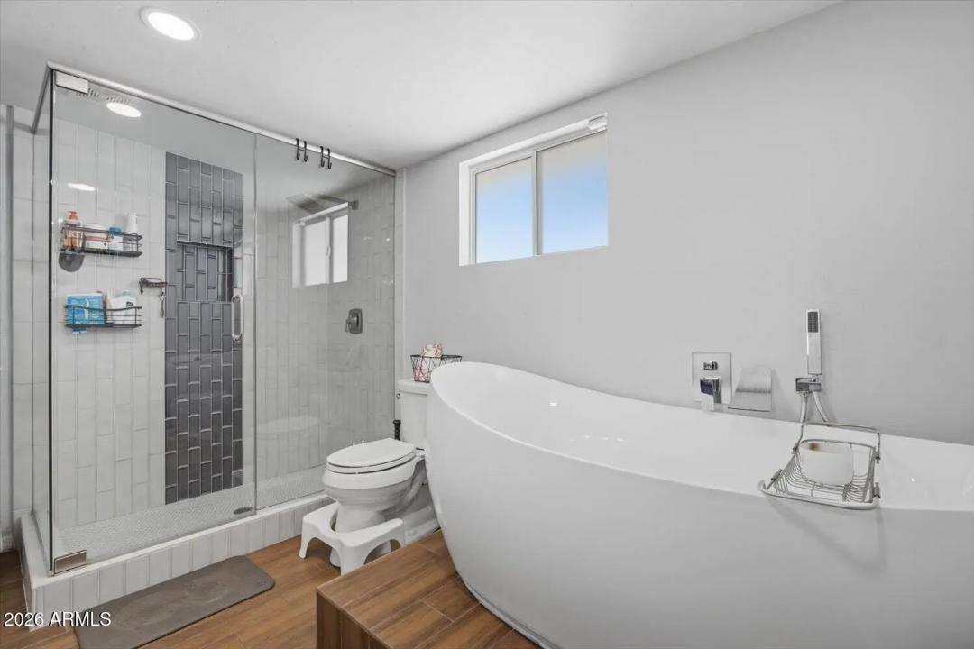Real Estate Picture 18