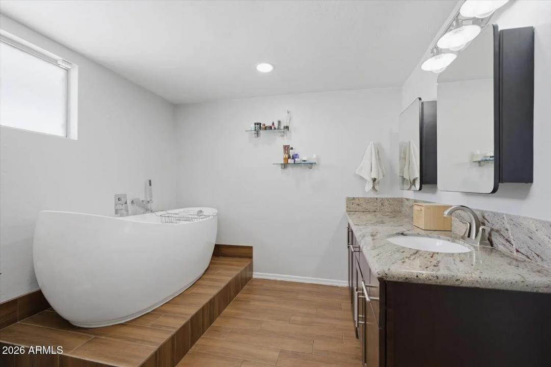 Real Estate Picture 19