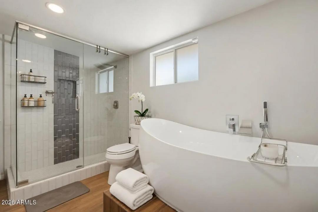 Real Estate Picture 12