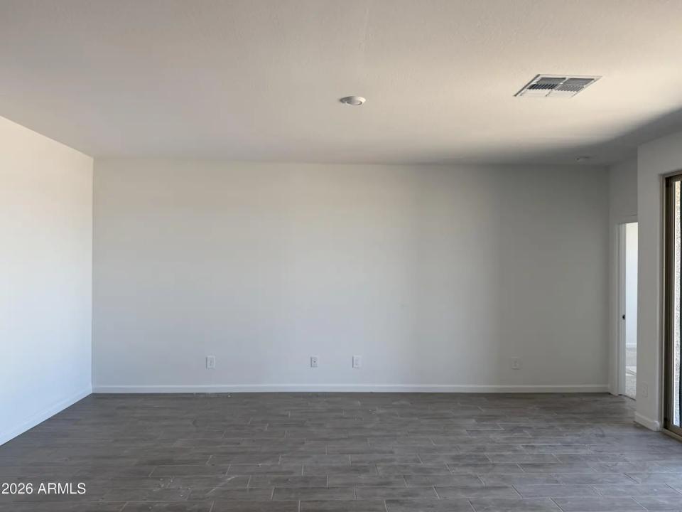 Real Estate Picture 4