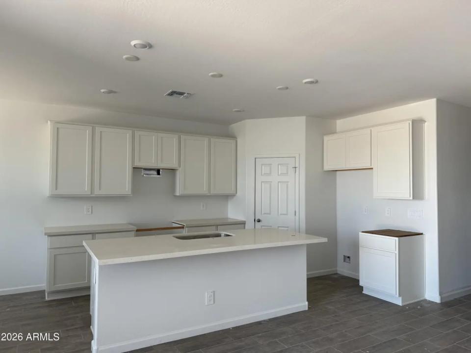 Real Estate Picture 5