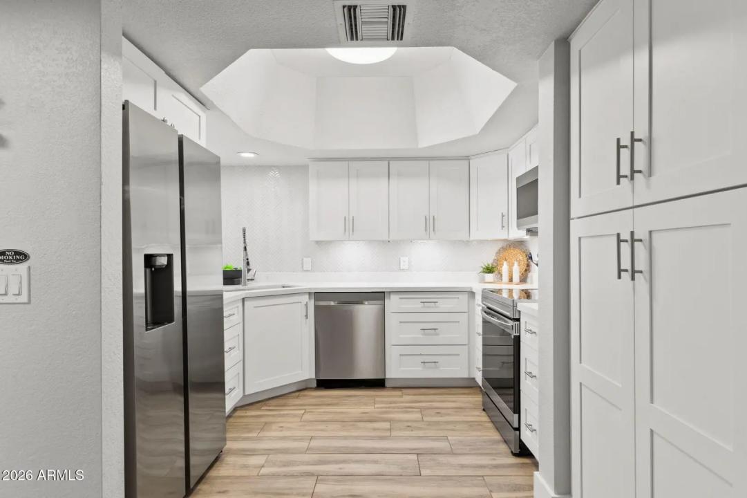 Real Estate Picture 8