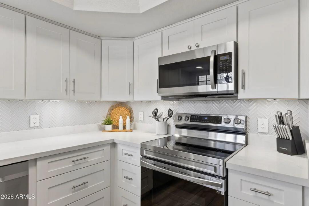 Real Estate Picture 9