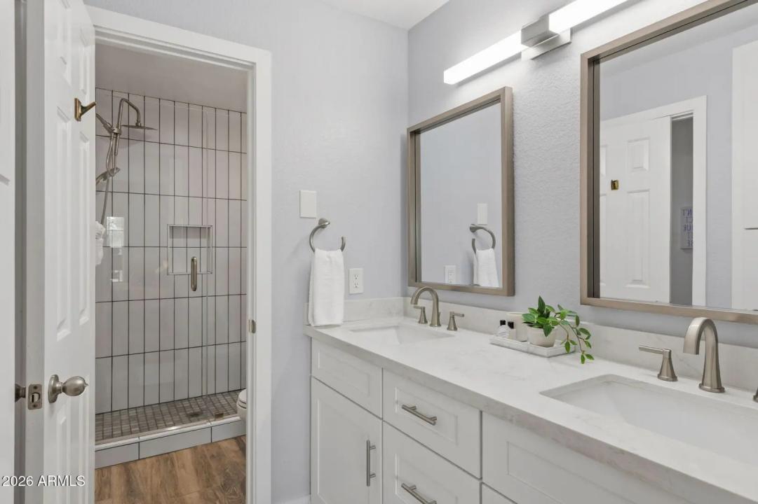 Real Estate Picture 16