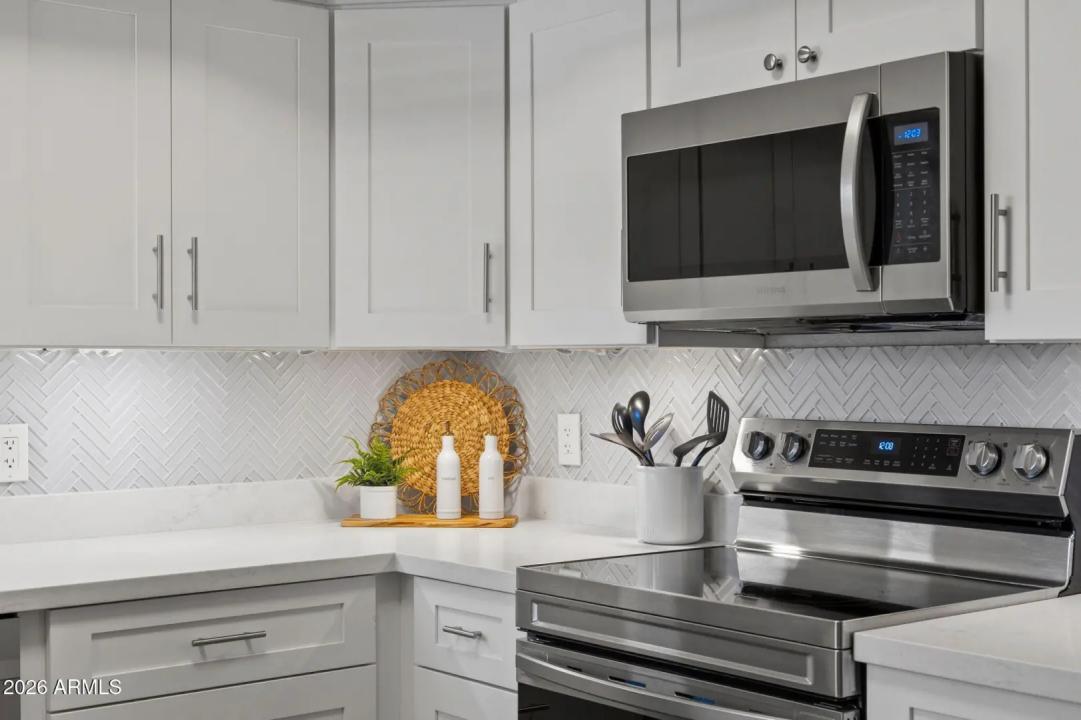 Real Estate Picture 11