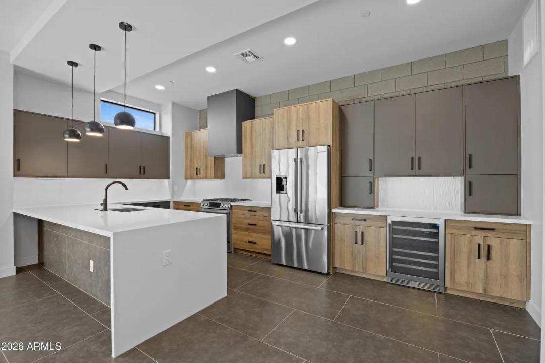 Real Estate Picture 5