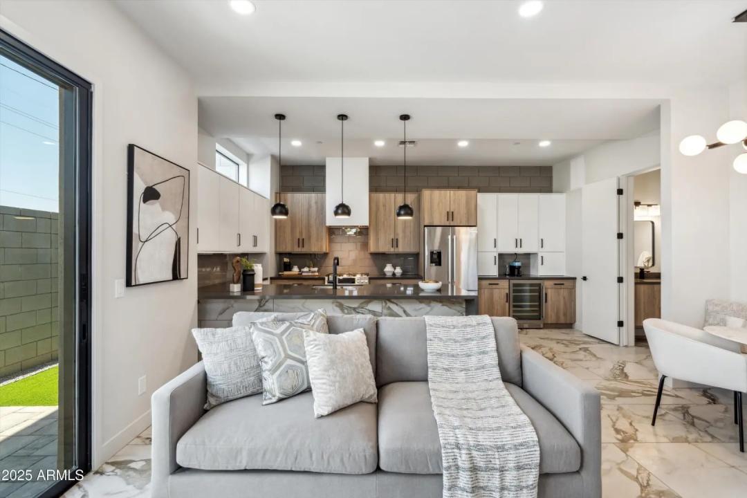 Real Estate Picture 7
