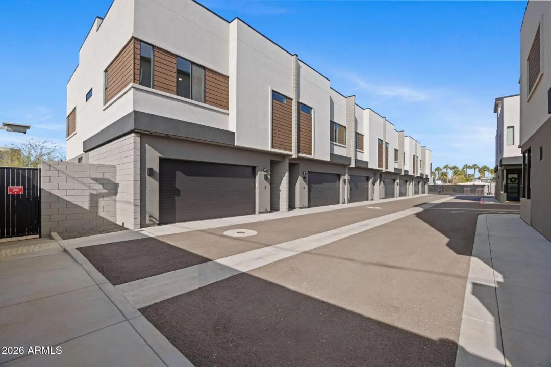 Real Estate Picture 23