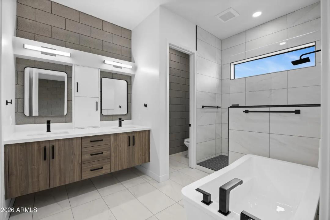 Real Estate Picture 13