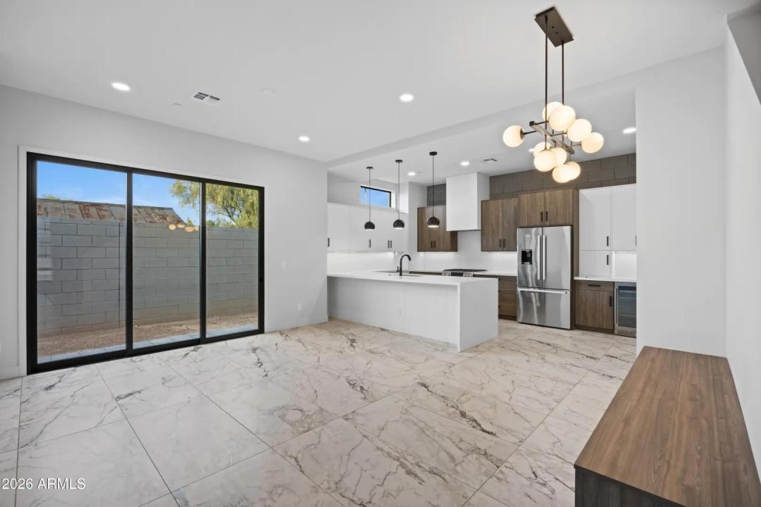 Real Estate Picture 7