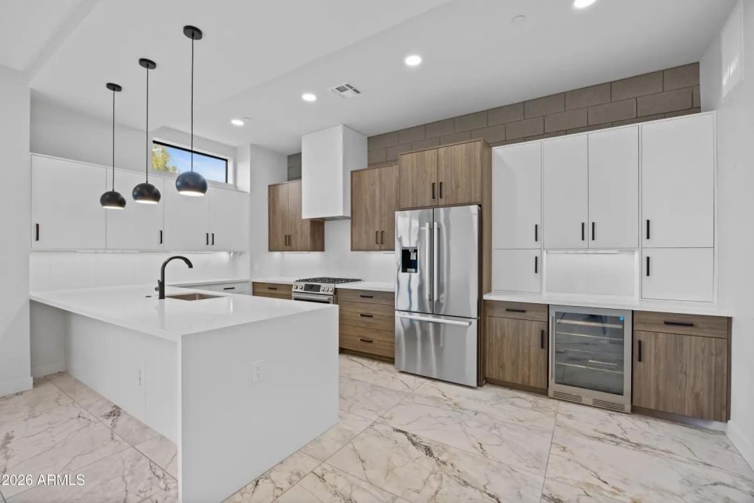 Real Estate Picture 3