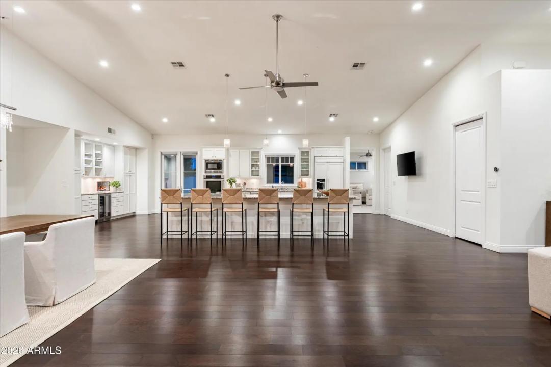 Real Estate Picture 12