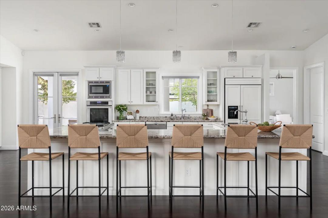 Real Estate Picture 5