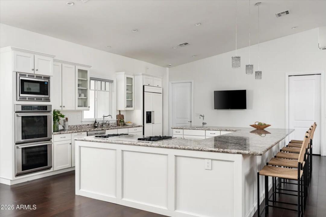 Real Estate Picture 6