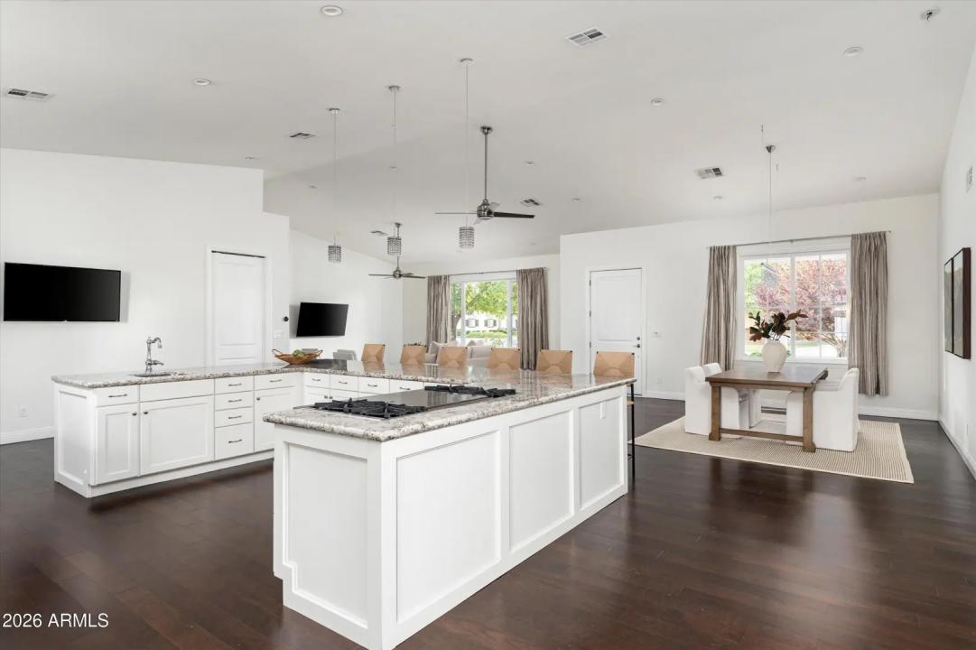 Real Estate Picture 7