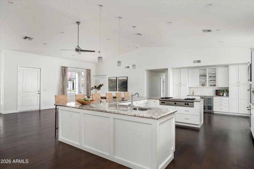 Real Estate Picture 8