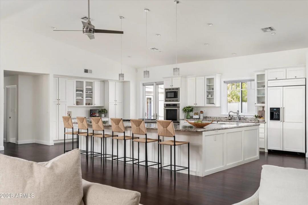 Real Estate Picture 9