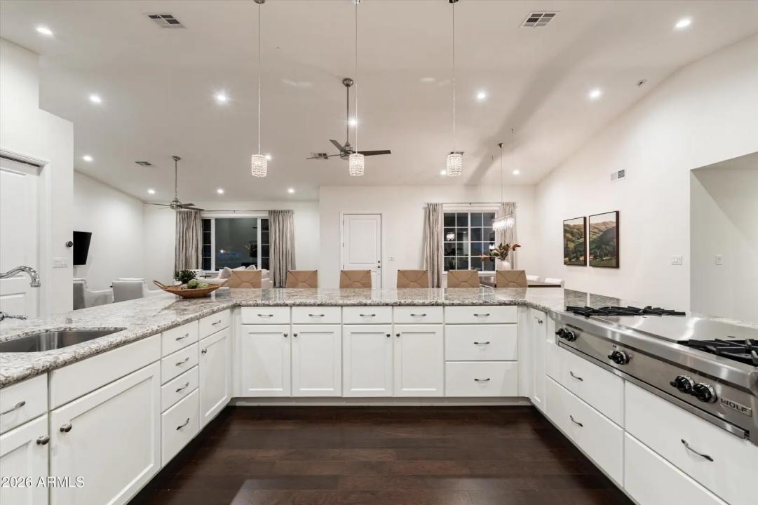 Real Estate Picture 11