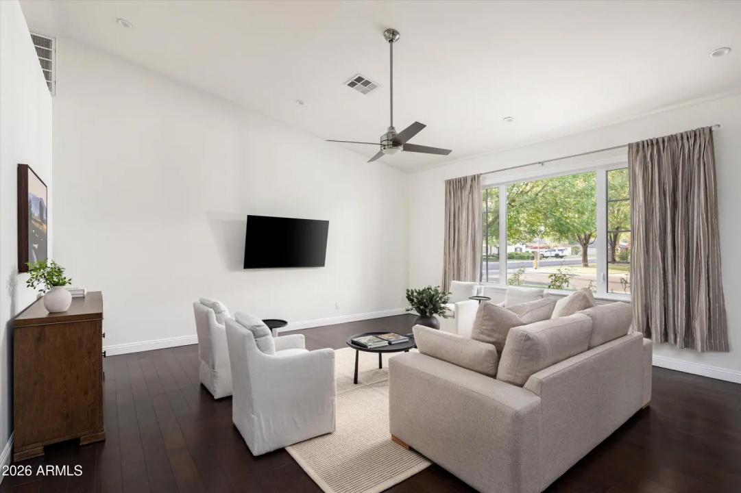 Real Estate Picture 16