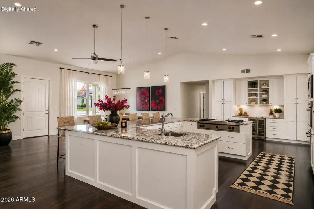 Real Estate Picture 10