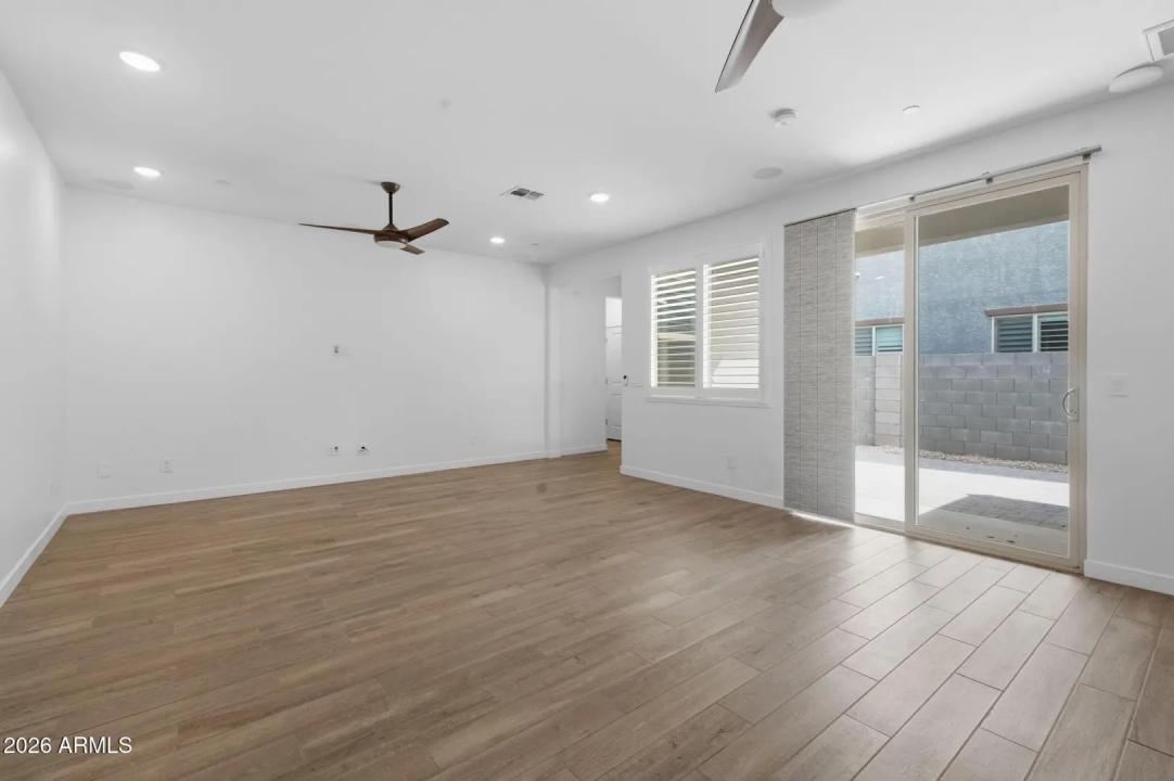 Real Estate Picture 7