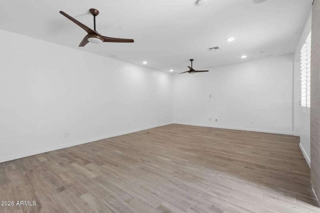 Real Estate Picture 8