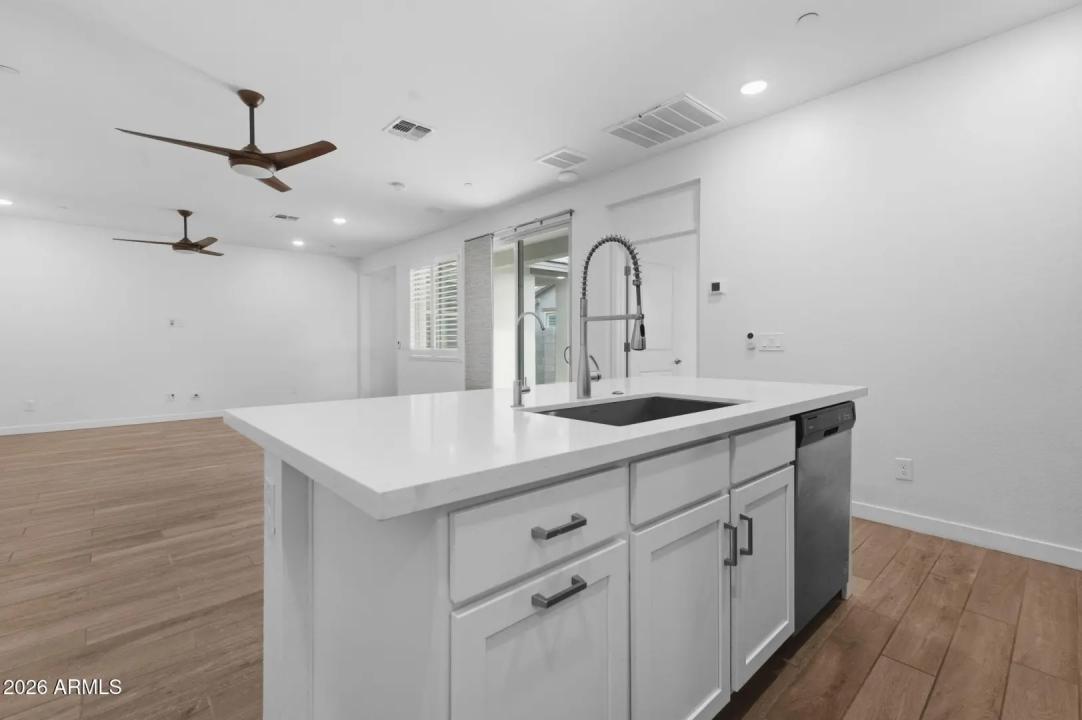 Real Estate Picture 11