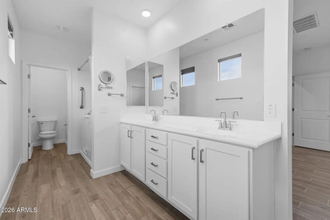 Real Estate Picture 15