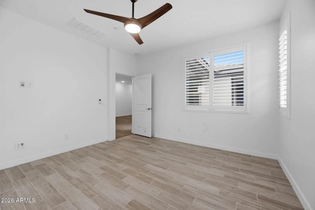 Real Estate Picture 18