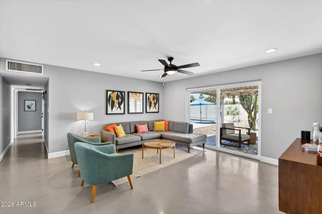 Real Estate Picture 4