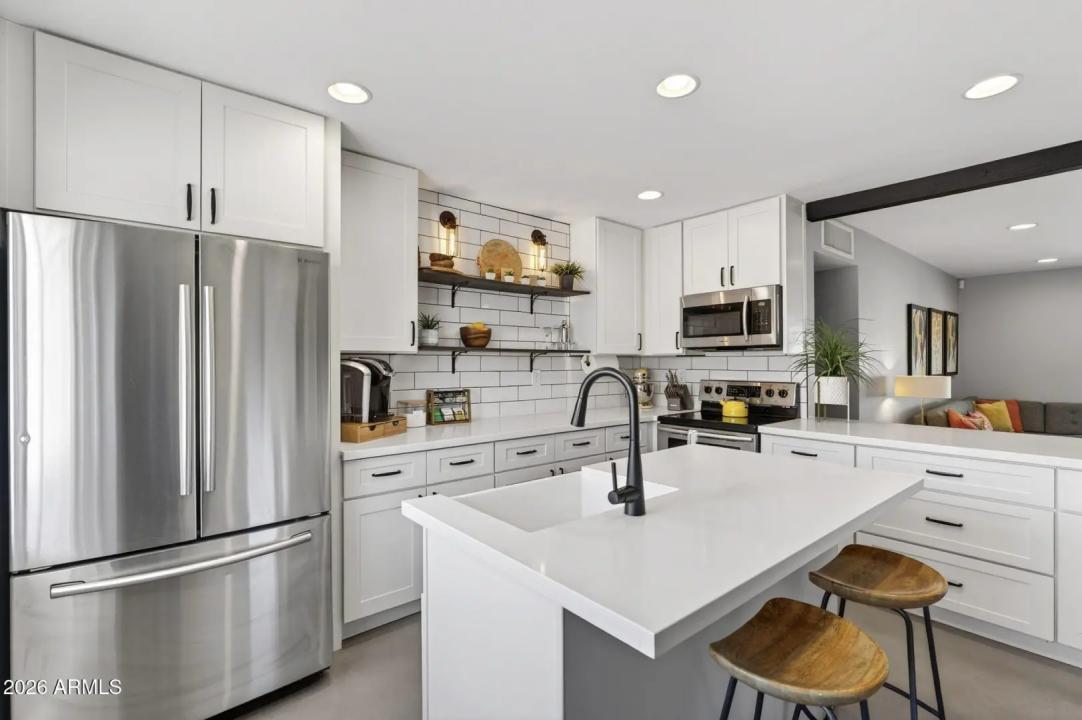 Real Estate Picture 8