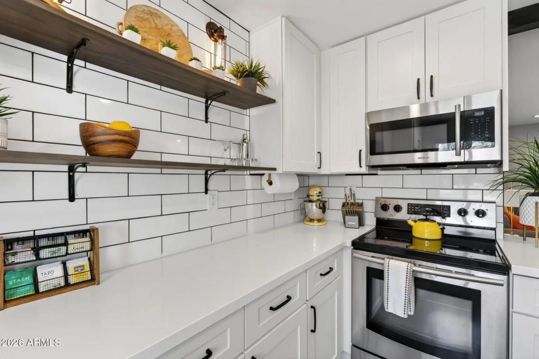 Real Estate Picture 9