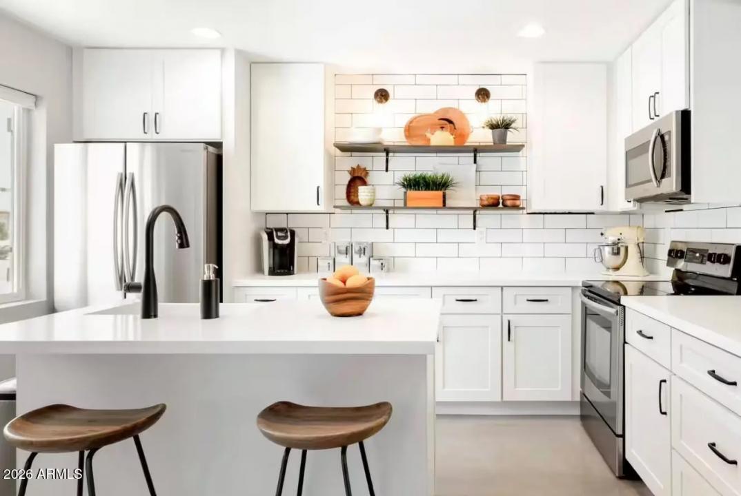 Real Estate Picture 11