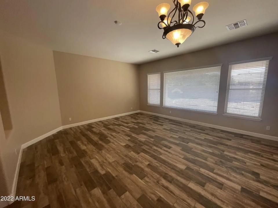 Real Estate Picture 4