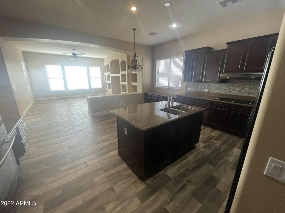 Real Estate Picture 5