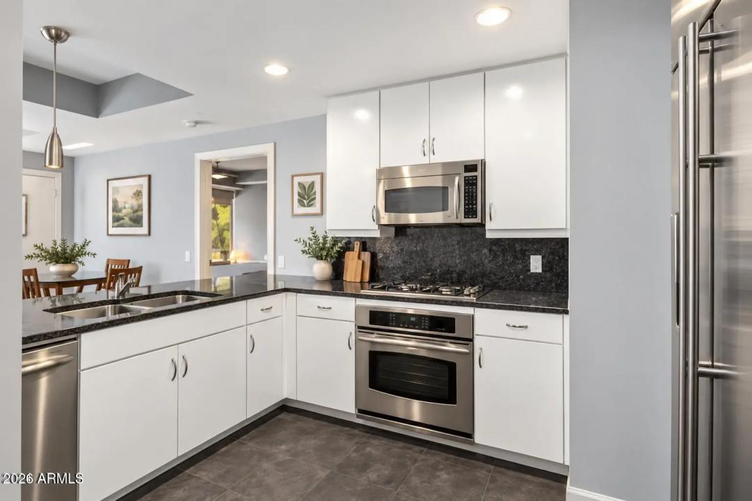 Real Estate Picture 8