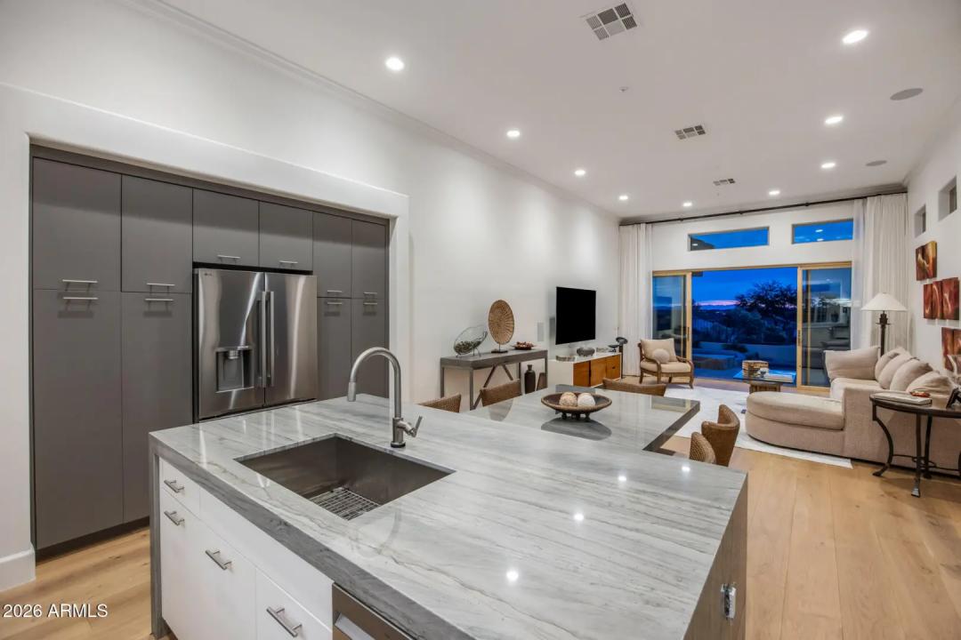 Real Estate Picture 12