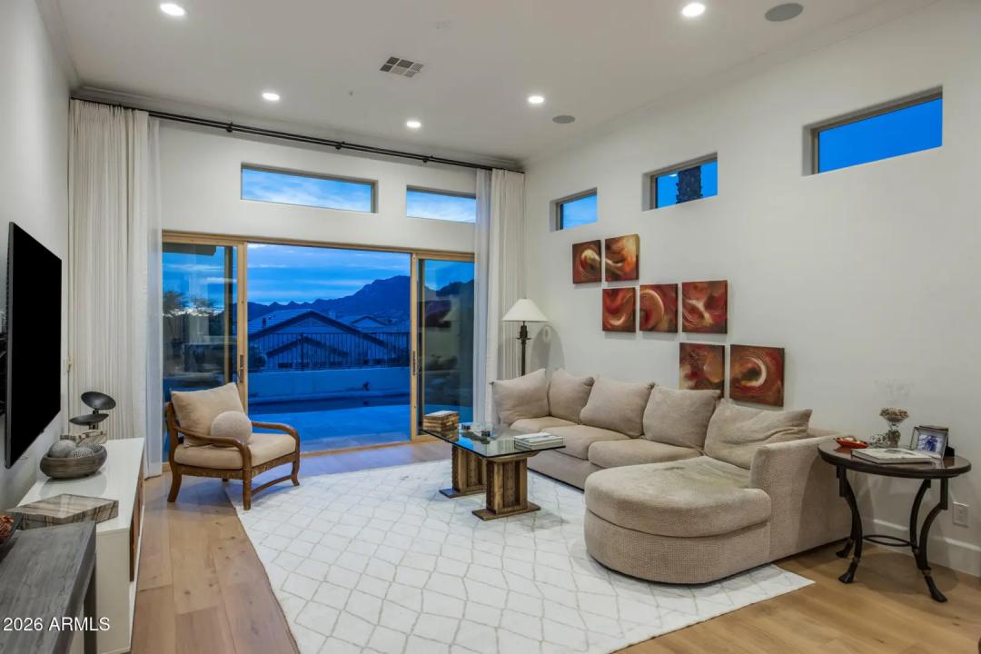 Real Estate Picture 14