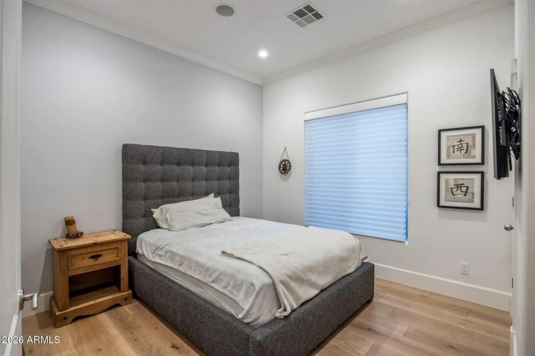 Real Estate Picture 22